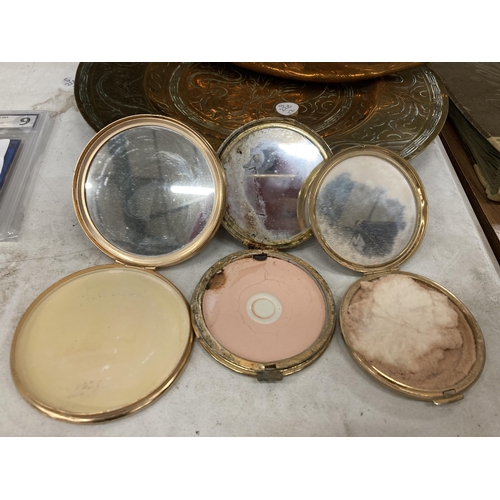 1124 - THREE VINTAGE COMPACTS TO INCLUDE STRATTON