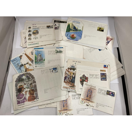 318 - A QUANTITY OF FIRST DAY COVERS AND STAMPS TO INCLUDE SPORTS, CHRISTMAS ETC