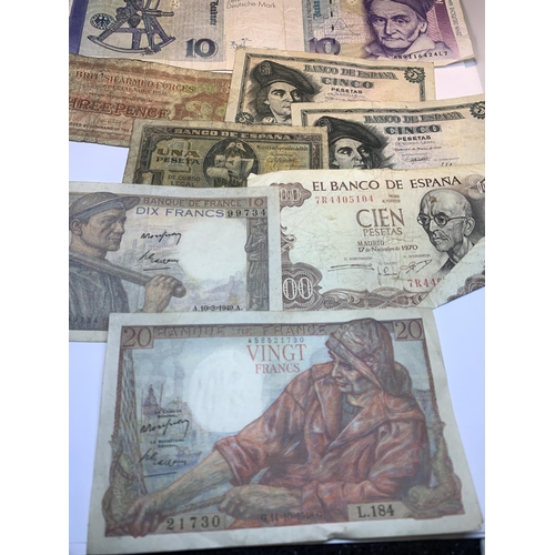 423 - NINE ASSORTED FOREIGN WORLD BANKNOTES - BANCO DE ESPANA, BANQUE DE FRANCE ETC, DATES RANGING 1940-19... 