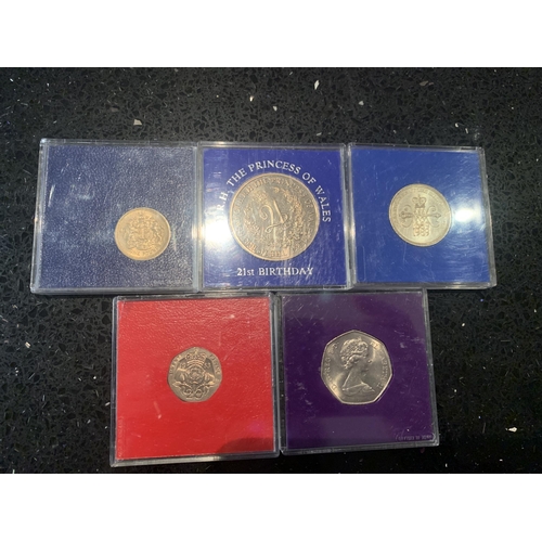 429 - UK GROUP OF FIVE BOXED QE11 COINS