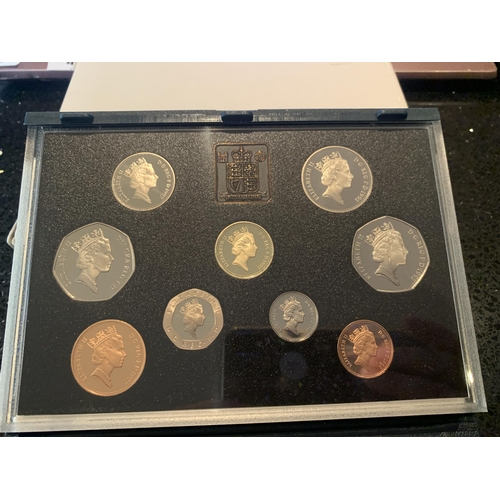 438 - A UK 1992 PROOF COIN COLLECTION . BOXED WITH COA