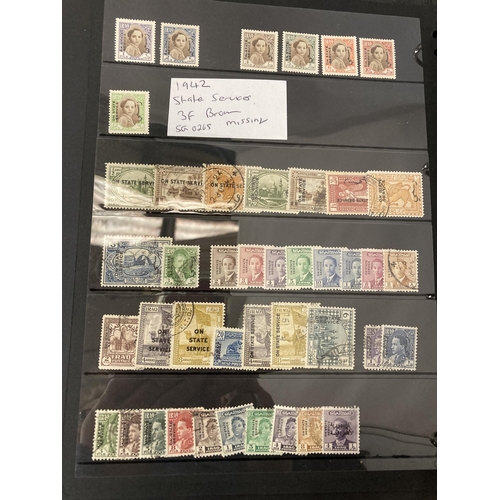 472 - A BINDER CONTAINING IRAQ PART MINT SETS TO INCLUDE 1942 AND 1961 STATE SERVICES, EGYPTIAN, NHM/MINT ... 