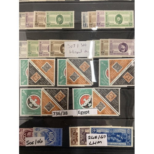 472 - A BINDER CONTAINING IRAQ PART MINT SETS TO INCLUDE 1942 AND 1961 STATE SERVICES, EGYPTIAN, NHM/MINT ... 