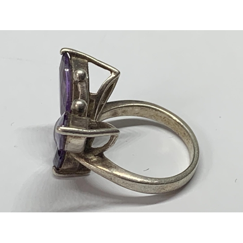 542 - A SILVER RING WITH PURPLE STONES IN A BUTTERFLY DESIGN SIZE M IN A PRESENTATION BOX