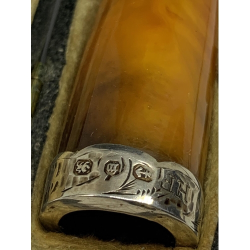 550 - A HALLMARKED BIRMINGHAM SILVER AND AMBER CHEROOT HOLDER IN ORIGINAL PRESENTATION CASE