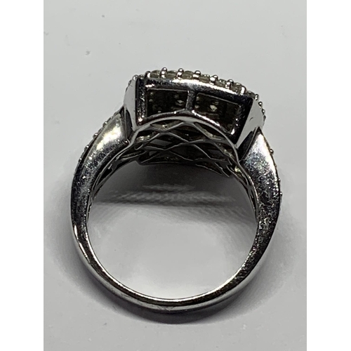 695 - A SILVER RING WITH CLEAR STONES IN LAYERED SQUARE DESIGN SIZE L IN A PRESENTATION BOX