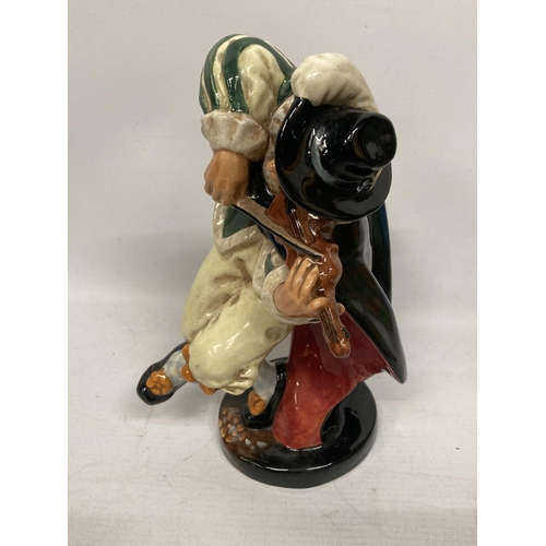 747 - A ROYAL DOULTON FIGURE THE FIDDLER HN 2171