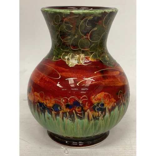 752 - AN ANITA HARRIS HAND PAINTED AND SIGNED IN GOLD FOX VASE