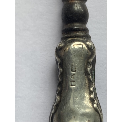 170A - FOUR ITEMS TO INCLUDE AN INDISTINCT HALLMARKED SILVER HANDLED BUTTON HOOK, A MAPPIN AND WEBB PRINCES... 