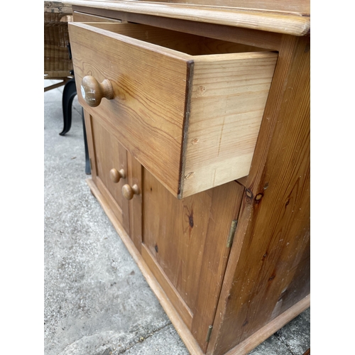 2958 - A MODERN PINE DRESSER COMPLETE WITH PLATE RACK, 39