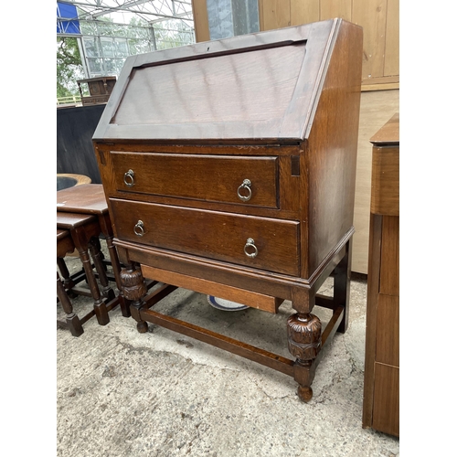 2963 - AN EARLY 20TH CENTURY OAK BUREAU ON OPEN BASE, 28