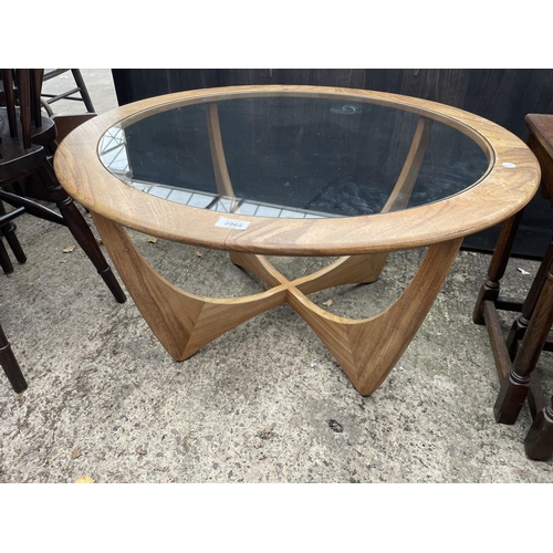 2965 - A RETRO TEAK G-PLAN COFFEE TABLE WITH INSET GLASS TOP, 33