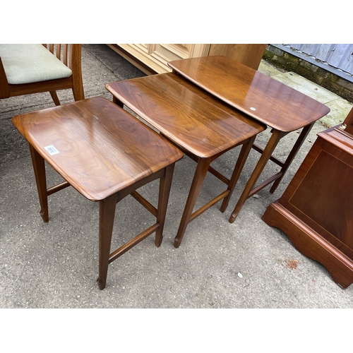 2972 - A RETRO NEST OF THREE WALNUT TABLES