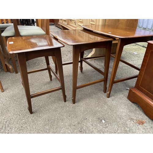 2972 - A RETRO NEST OF THREE WALNUT TABLES