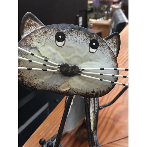 163A - A METAL MODEL OF A NODDING CAT