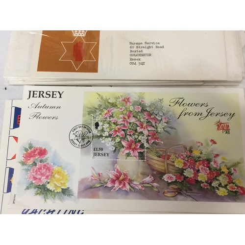 423A - A LARGE QUANTITY OF FIRST DAY COVERS