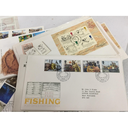 423A - A LARGE QUANTITY OF FIRST DAY COVERS