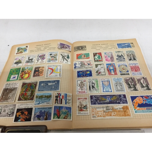 432A - VARIOUS COINS AND STAMPS TO INCLUDE ISLE OF MAN, CROWNS, NEW ZEALAND COINS AND STAMPS FROM AROUND TH... 