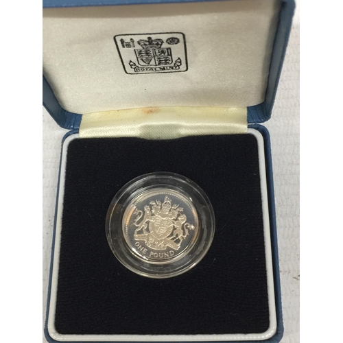 433A - A SILVER PROOF ONE POUND COIN IN A PRESENTATION BOX WITH COA