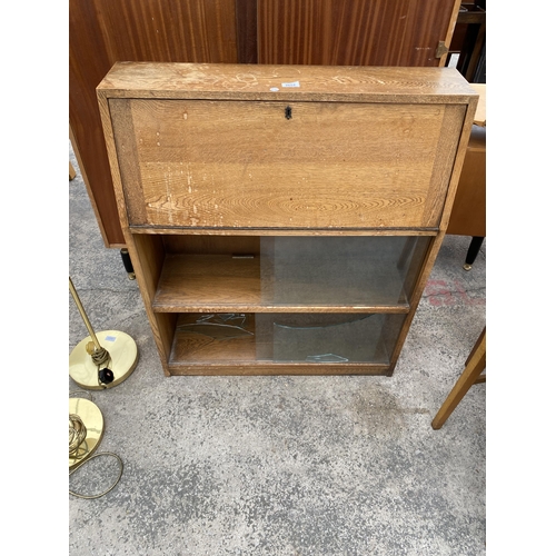 2652 - A RETRO OAK BOOKCASE WITH SLIDING GLASS DOORS, 33