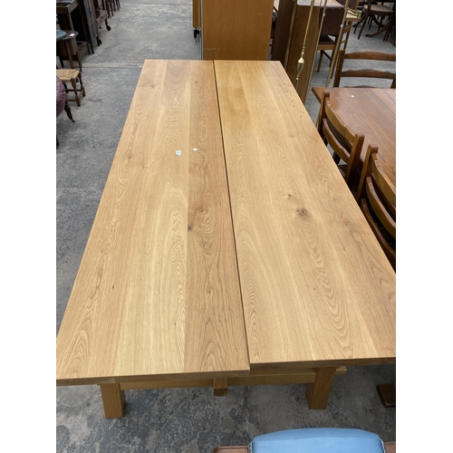 Mockelby store dining table