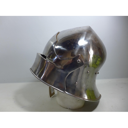 313 - A GOOD QUALITY REPLICA MEDIEVAL SALLET HELMET WITH LIFT UP VISOR AND LEATHER LINING, ARMOURERS MARK