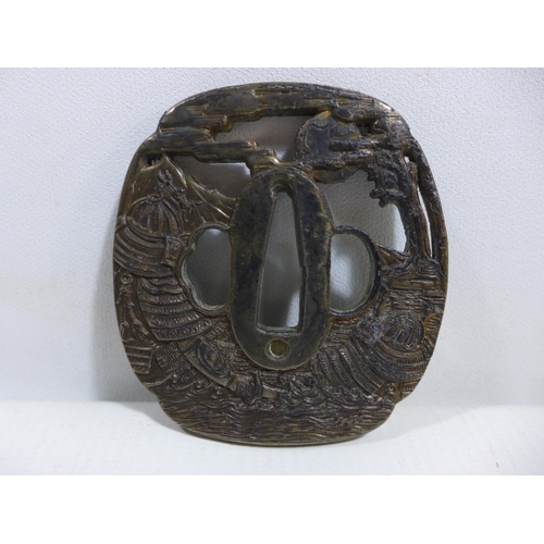 345 - A JAPANESE WHITE METAL TSUBA DECORATED WITH SAMURAI, DIAMETER 8CM