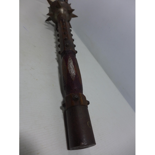 347 - A LARGE AND HEAVY METAL AND WOOD MACE CLUB, THE HEAD WITH SPIKES, LENGTH 52CM