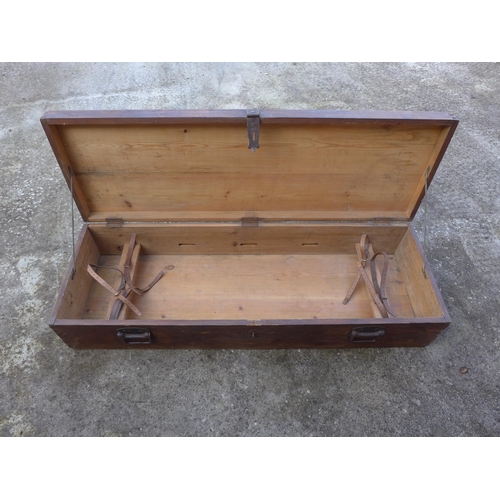 353 - A WOODEN TRANSIT CASE FOR A 1917 BROWNING 30 CALIBRE MACHINE GUN, WITH ORIGINAL LEATHER HOLD DOWN ST... 