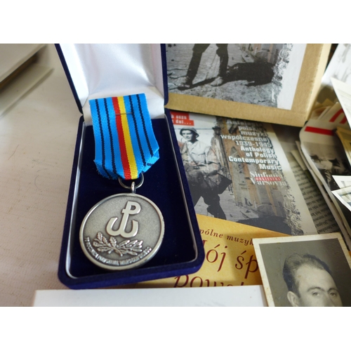 359 - A LARGE COLLECTION OF POLISH WORLD WAR II AND LATER EPHEMERA, TO INCLUDE PHOTOS, BADGES, IDENTITY PA... 