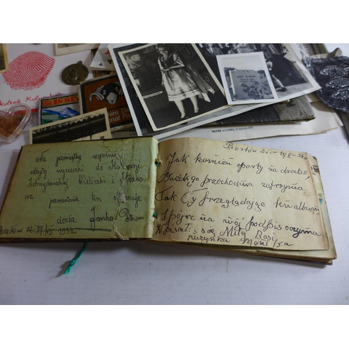 359 - A LARGE COLLECTION OF POLISH WORLD WAR II AND LATER EPHEMERA, TO INCLUDE PHOTOS, BADGES, IDENTITY PA... 