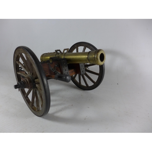 363 - A MODEL OF A NAPOLEONIC WAR CANON, LENGTH 35CM