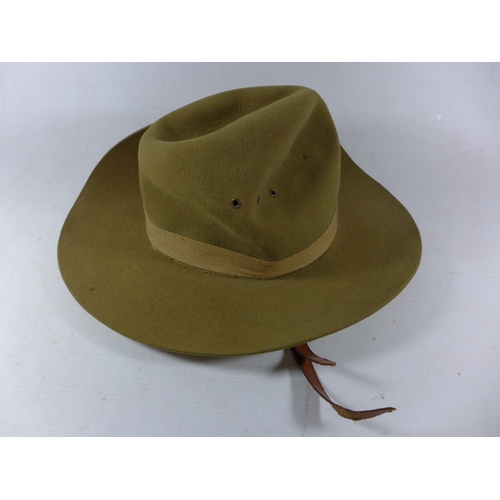 372 - A WORLD WAR II PERIOD FAR EAST SLOUCH HAT, DATED 1943, SIZE 7 1/8