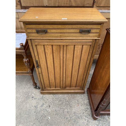 2575 - AN ART NOUVEAU INFLUENCE CUPBOARD WITH SINGLE DRAWER, 27