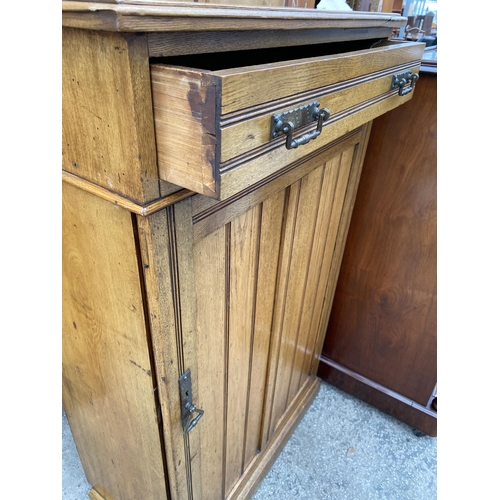 2575 - AN ART NOUVEAU INFLUENCE CUPBOARD WITH SINGLE DRAWER, 27