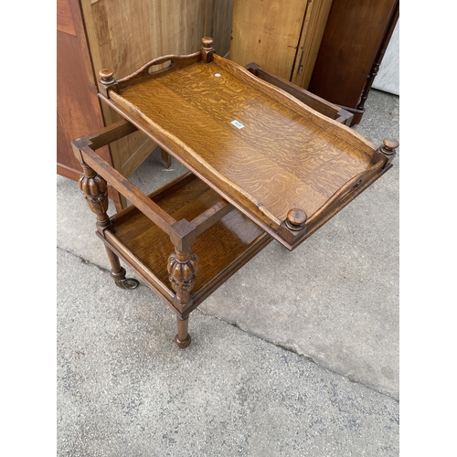 2576 - AN EARLY 20TH CENTURY OAK TWO TIER DINNER TROLLEY WITH LIFT-OUT TRAY