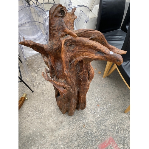 2579 - A LARGE IRISH BOGWOOD ART SCULPTURE, 46