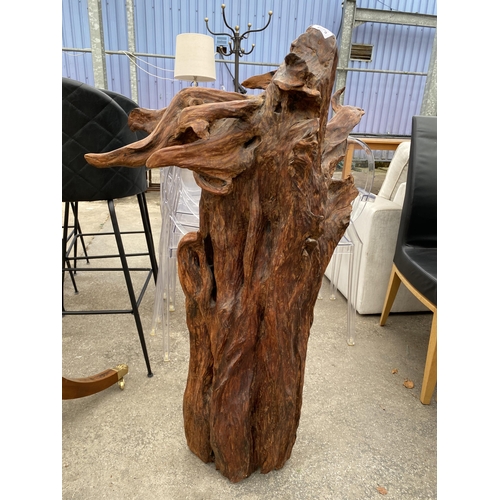 2579 - A LARGE IRISH BOGWOOD ART SCULPTURE, 46