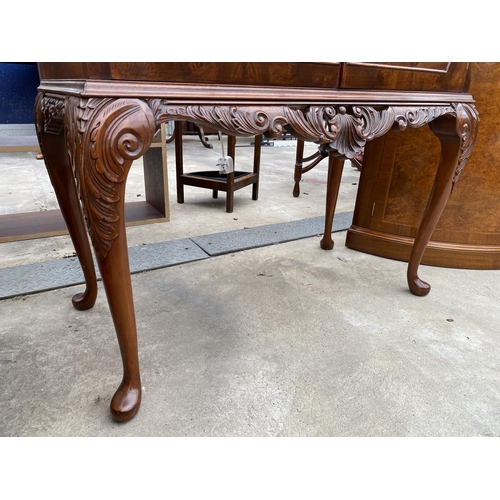 2583 - A WALNUT TWO DOOR COCKTAIL CABINET WITH CARVED RAIL, ON CABRIOLE LEGS, 35