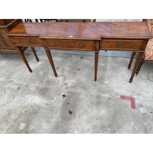 2590 - A 19TH CENTURY STYLE BREAKFRONT MAHOGANY SIDE-TABLE ON TAPERED LEGS, WITH SPADE FEET, 71