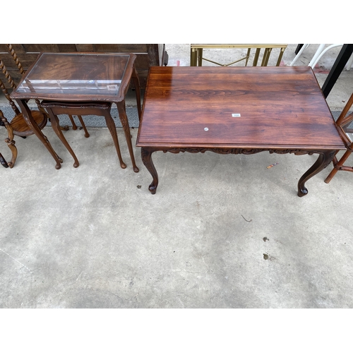 2595 - A MODERN HARDWOOD COFFEE TABLE AND NEST OF TWO TABLES