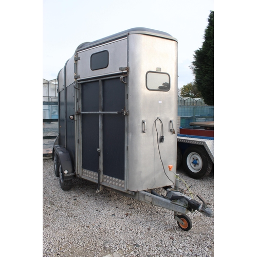 212 - IFOR WILLIAMS 505 HORSE TRAILER TAKES TWO 16.2 HAND HORSESSERVICED 24 MONTHS AGO -DRUM BRAKES STRIPP... 