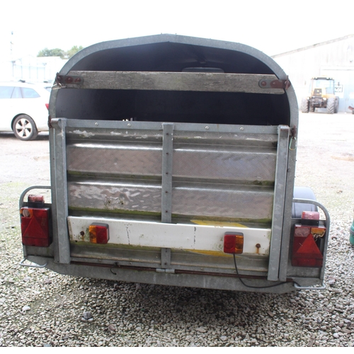 213 - A BATESON CALF TRAILER SINGLE AXLE NO VAT