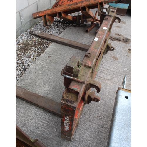 223 - PALLET FORKS & FRAME + VAT