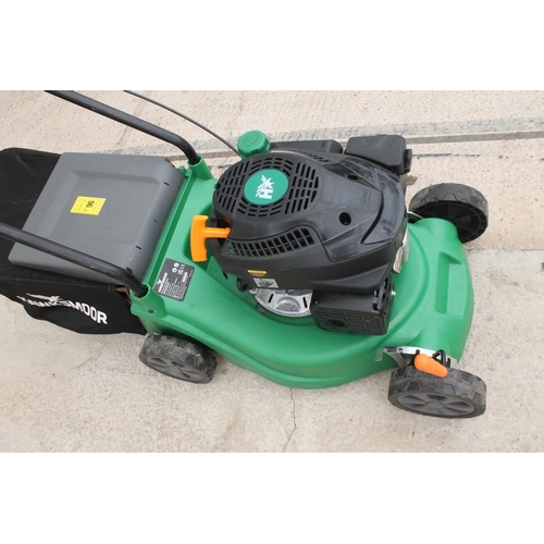 43 - HAWKSMOOR PETROL  LAWN MOWER 40CM CUTTING WIDTH  NO VAT