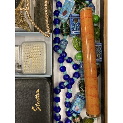 19 - A TABLE TOP JEWELLERY DISPLAY CASE WITH ASSORTED BOXED COLLECTABLE ITEMS AND JEWELLERY