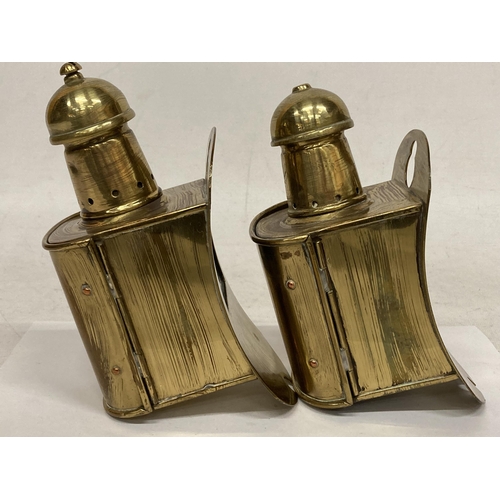 20 - A PAIR OF VINTAGE BRASS CARRIAGE LANTERNS