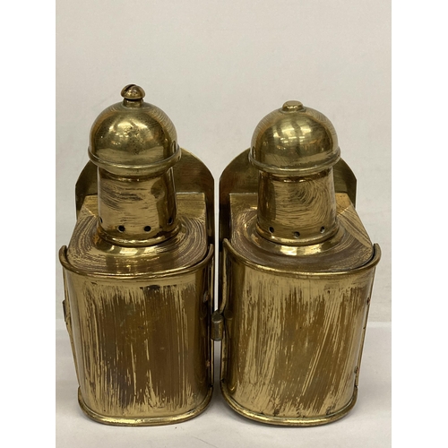 20 - A PAIR OF VINTAGE BRASS CARRIAGE LANTERNS