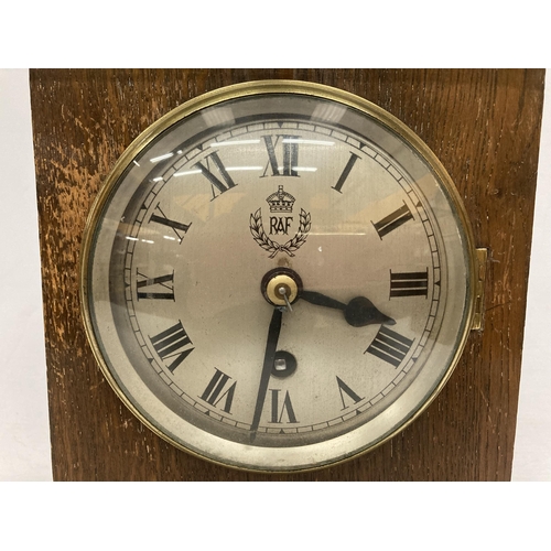 21 - A VINTAGE OAK CASED MANTLE CLOCK WITH 'RAF' MONOGRAM TO DIAL, WITH PENDULUM