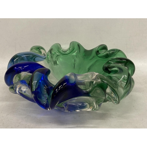 37 - AN ITALIAN BLUE AND GREEN ART GLASS BOWL, POSSIBLY MURANO